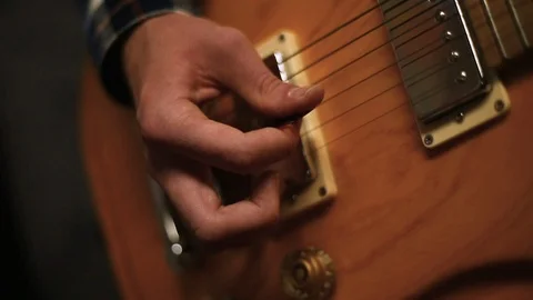 Guitar Plucking2 動画素材 111098195