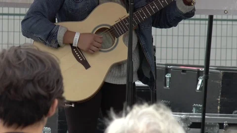Guitar with Small Crowd Watching 스톡 동영상 99307263