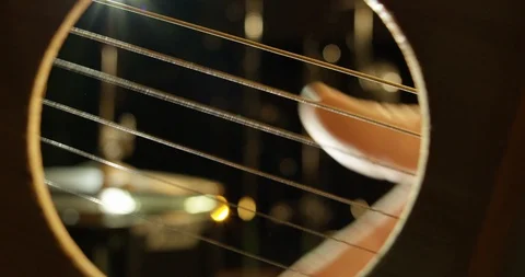 Guitar strings, large 動画素材 114837485