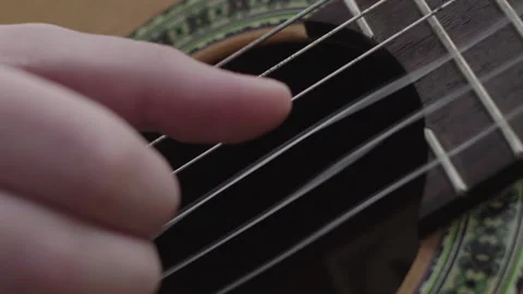 Guitar strings in slow motion Vídeos de archivo 139035682