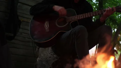 Guitar through which the burning fire is visible. 库存影片 224790494