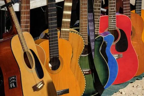 Guitarras guitarras, Mercado de antigüedades y de segunda mano de Son Buga.. Stock Photos