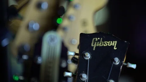 Guitars In Rack Stockbeeldmateriaal 94100689