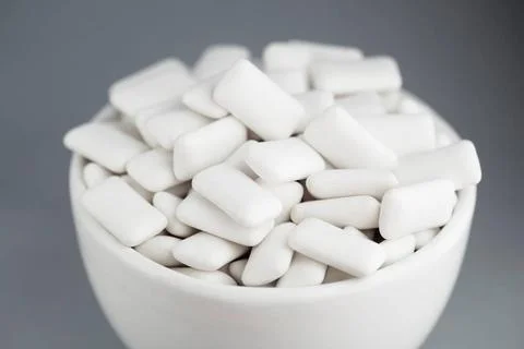 Gum White rectangular chewing gum in a small white bowl Copyright: xZoonar... Stock Photos