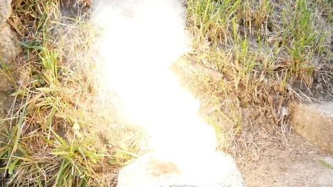 Gunpowder igniting and burning down. exlposives detonating on the ground 库存影片 128637056