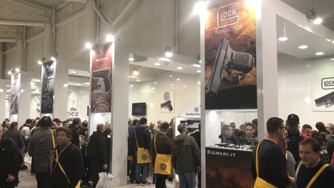 Guns show during Weapon and Security HIT vicenza 2018 Видео 85886381