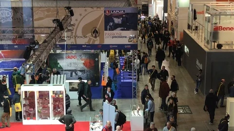 Guns show during Weapon and Security HIT vicenza 2018 Stock-Footage 85889407