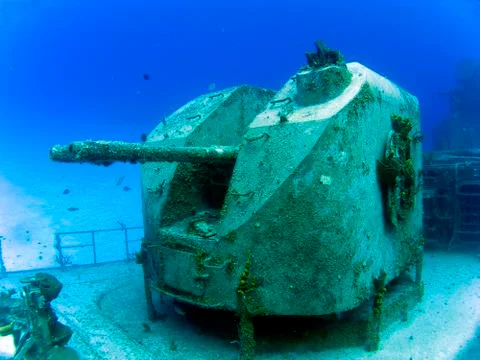 Guns on a sunken destroyer Foto stock