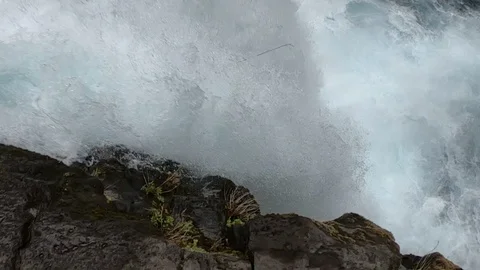 Gushing Waterfall Vídeo Stock 115441088