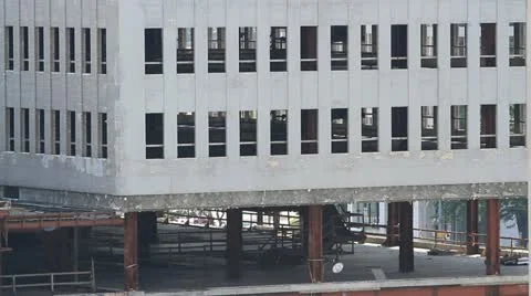 Gutted Building Stockbeeldmateriaal 12851229