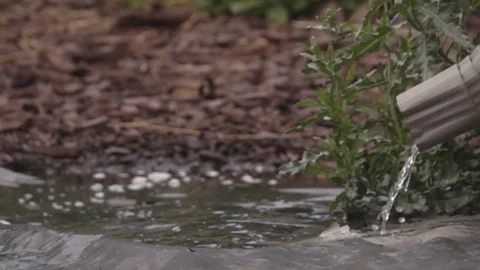 Gutter draining in slow motion Video stock 78523239