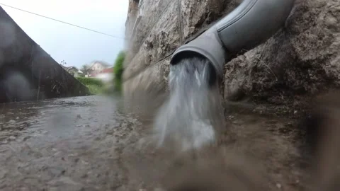 Gutter during heavy rain, overflowing gutter Stock Footage 154058389