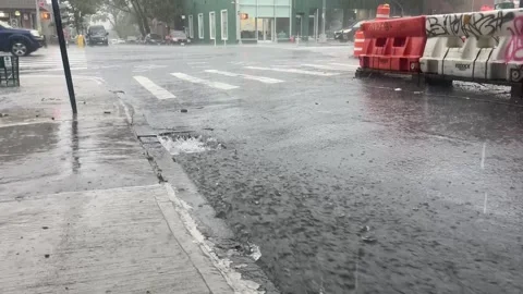 Gutter in flood Видео 257035131