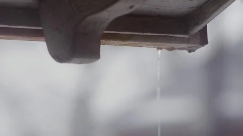 Gutter leaking Stock Footage 72592376