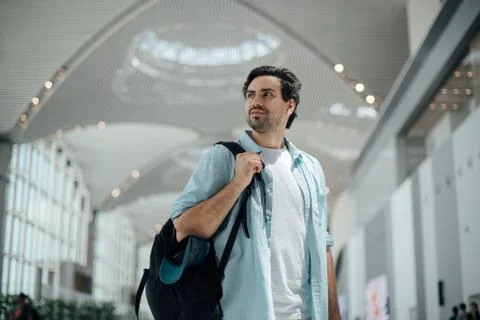 The guy with the backpack at the airport Foto stock