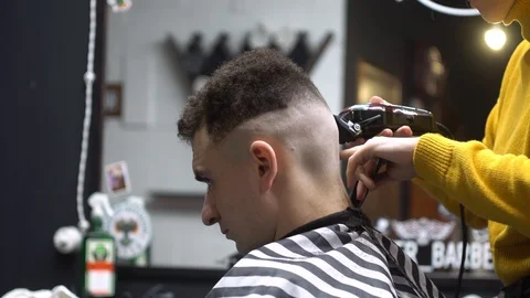 The guy from the barbershop 库存影片 127699834