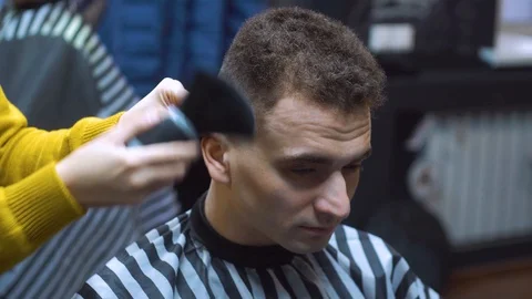 The guy from the barbershop Vidéo 127703308