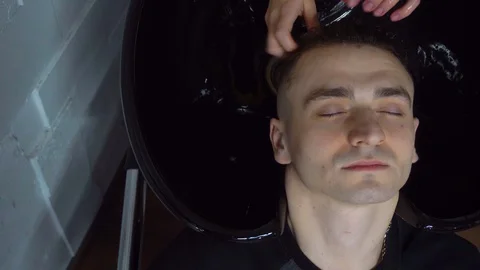 The guy from the barbershop Vidéo 127704055