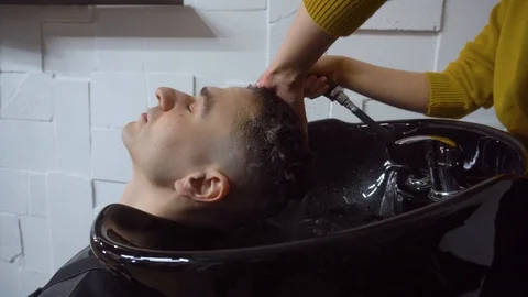 The guy from the barbershop Vidéo 127704126