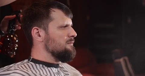 Guy in barbershop Video stock 163418225