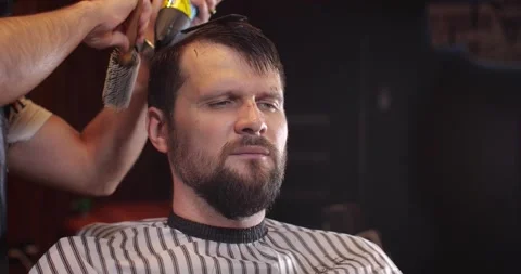 Guy in barbershop Stock-Footage 163418613