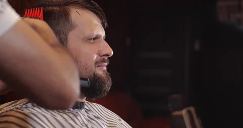 Guy in barbershop Stock-Footage 163418667