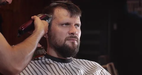 Guy in barbershop 스톡 동영상 163419169