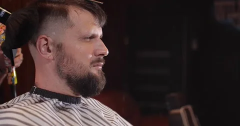 Guy in barbershop Video stock 163419304