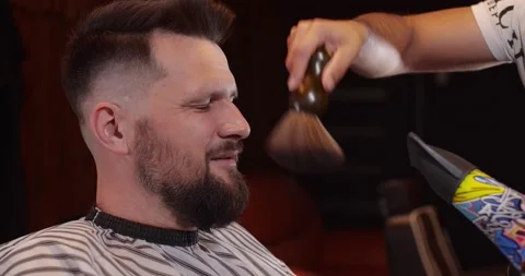 Guy in barbershop 库存影片 163419564