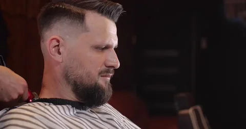 Guy in barbershop Stock Footage 163419812