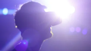 Guy with beard in virtual reality glasses looking around in a nightclub of big Stock Footage 85622543