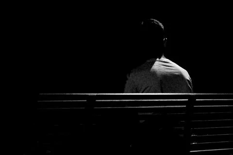 Guy on a Bench at night Foto stock
