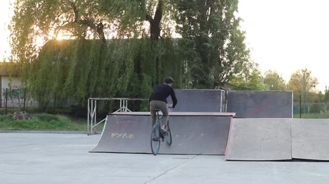 The Guy on the Bike Fixie Doing Tricks. Stock-Footage 62853044