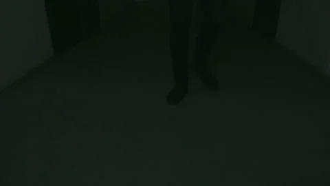 A guy in black clothes and a black velvet walks down the dark corridor 库存影片 155905249