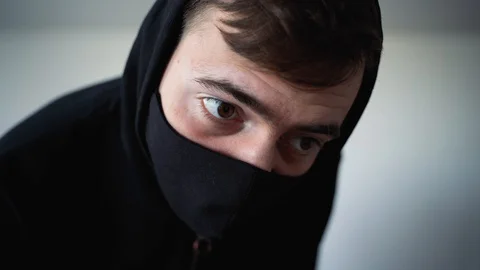 A guy in black clothes is looking at the camera 库存影片 129555817