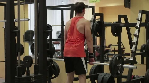 Guy bodybuilder execute exercise in gym Stock Footage 70394656