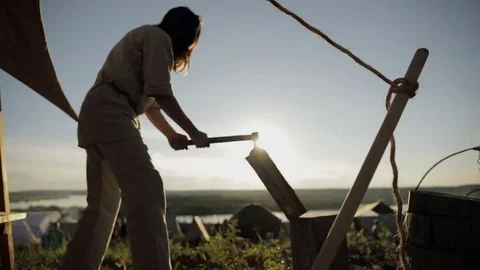 Guy can not split the firewood Stock Footage 82362612