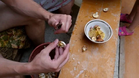 Guy cleans the mushroom with a knife 스톡 동영상 80358132