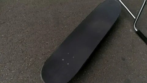 Guy come up to the skateboard 스톡 동영상 103029305