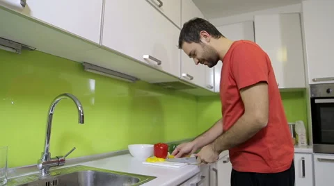 Guy cuts pepper Video stock 45100495