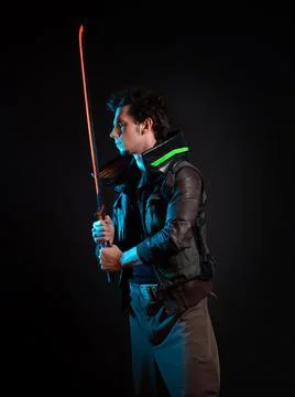 A guy in a cyberpunk image. Cyborg samurai holds a tuned sword in his hands. Foto stock