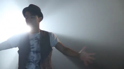 The guy dancing with Hat Stockbeeldmateriaal 22802678