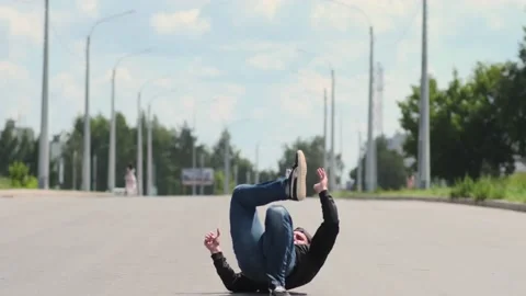 Guy dancing hip hop on the road. Contemporary choreography. Slow motion Stock Footage 138808673