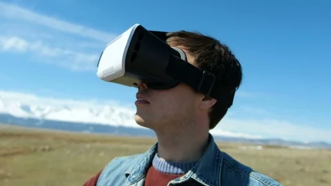 Guy in desert wearing vr glasses dissolving into pixels 20s 4k Stock Footage 75791132