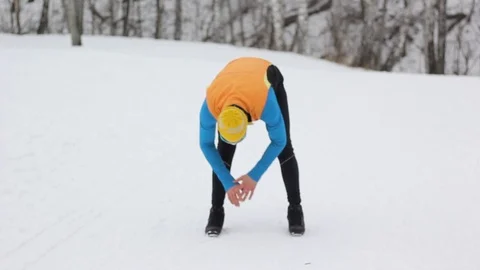 The guy does the warm-up of the muscles in the fresh air Stock Footage 86329404