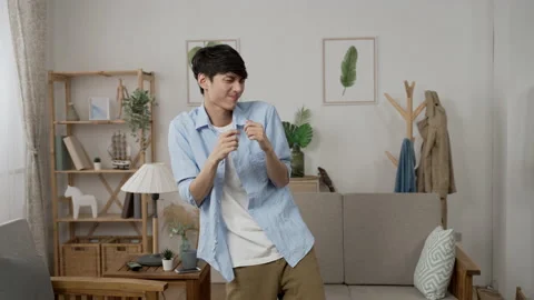 Guy enjoying dancing with funny moves 動画素材 199081501