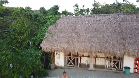 Guy enjoying pool in the jungle Vídeo Stock 151611071