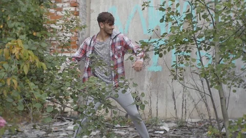 Guy is Freaking out. The Guy is Beating a Tree Stockbeeldmateriaal 95535901