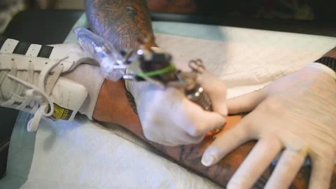 Guy getting tattooed Stock Footage 146522050