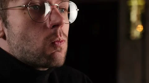 A guy with glasses appetizingly eats a bun Vidéo 170558985